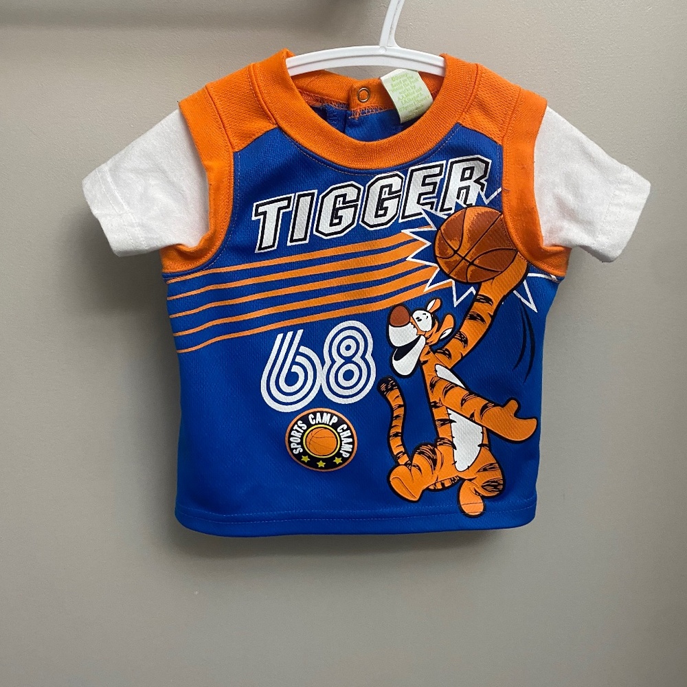 Tigger TShirt 🖤3 for 10🖤